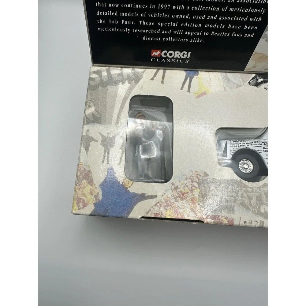 CORGI CLASSICS THE BEATLES COLLECTION 58003 NEWSPAPER TAXI & FIGURE NEW